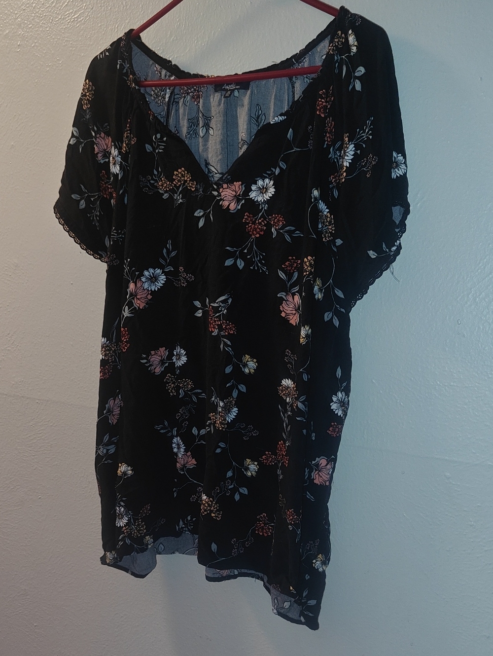 Angels Black Floral Short-Sleeve Women's Top - V-Neck 3X